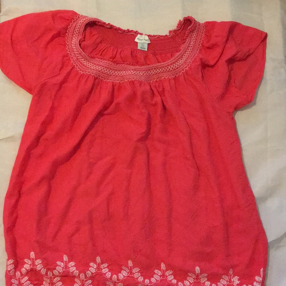 Motherhood Maternity Top flowy and femenine